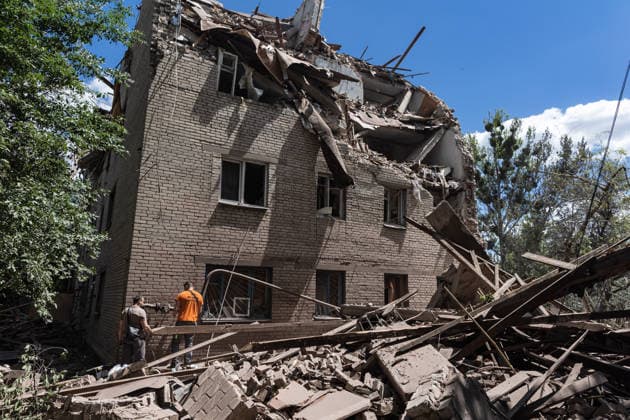 Aftermath of Russian airstrike in Sloviansk SLOVIANSK, UKRAINE - JUNE 21: The aftermath of a Russian attack using a multiple rocket launcher system on a neighbourhood in the city of Sloviansk, Ukraine, 21 June 2026 Diego Herrera Carcedo Anadolu Sloviansk Ukraine. Editorial use only. Please get in touch for any other usage.  Copyright: x2026xAnadoluxDiegoxHerreraxCarcedox