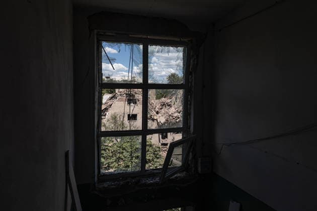 Aftermath of Russian airstrike in Sloviansk SLOVIANSK, UKRAINE - JUNE 21: The aftermath of a Russian attack using a multiple rocket launcher system on a neighbourhood in the city of Sloviansk, Ukraine, 21 June 2026 Diego Herrera Carcedo Anadolu Sloviansk Ukraine. Editorial use only. Please get in touch for any other usage.  Copyright: x2026xAnadoluxDiegoxHerreraxCarcedox