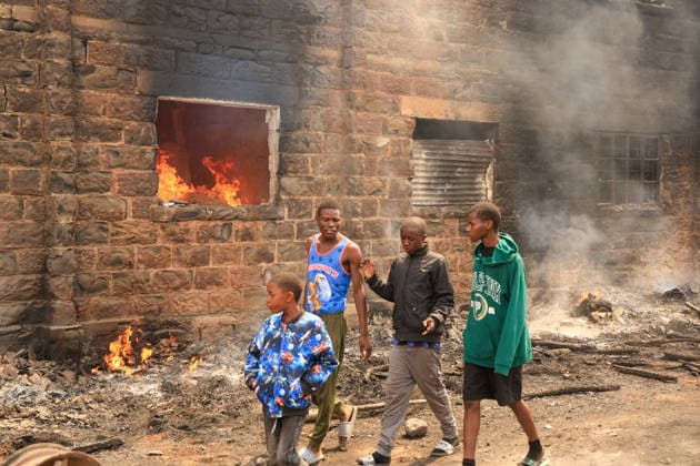 Blaze destroys shops at Nairobi s Gikomba Market NAIROBI, KENYA - JUNE 21: People inspect the damage and try to salvage their belongings after a fire broke out at Gikomba Market in Nairobi, Kenya, on June 21, 2026. Numerous shops were destroyed in the blaze as firefighters worked to contain the fire. Lucas Mukasa Anadolu Nairobi Kenya. Editorial use only. Please get in touch for any other usage.  Copyright: x2026xAnadoluxLucasxMukasax
