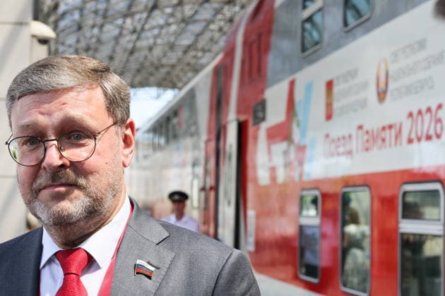 BELARUS, BREST - JUNE 21, 2026: Russian Federation Deputy Speaker Konstantin Kosachev speaks during a ceremony to welcome the Victory Train mobile museum at the Brest-Tsentralny Central railway station on the eve of Day of Remembrance and Sorrow, marking the 85th anniversary of Nazi Germany s invasion of the Soviet Union in WWII Brest Belarus  - ZUMAt113 20260621_zaa_t113_159 Copyright: xMaximxMalinovskyx