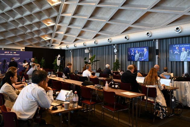(260621) -- BUERGENSTOCK, June 21, 2026 -- Reporters watch live feed at the press center near Buergenstock mountain resort in Buergenstock near Lucerne, Switzerland, June 21, 2026. U.S. and Iranian negotiators started talks Sunday at Buergenstock mountain resort in central Switzerland on implementing a memorandum of understanding signed by the two sides to reach a final deal. ) (SpotNews)SWITZERLAND-BUERGENSTOCK-U.S.-IRAN TALKS LianxYi 