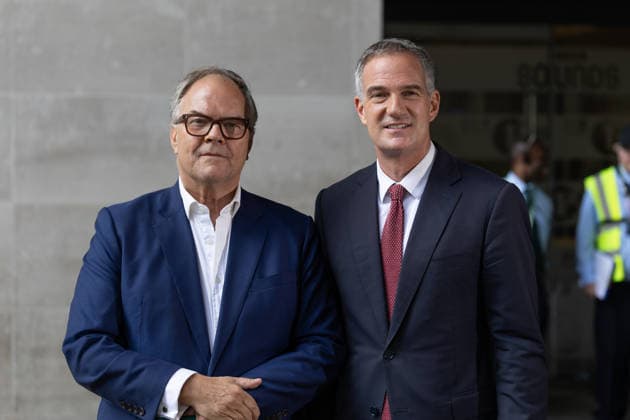 June 21, 2026, London, United Kingdom: (L-R) Matt Frei poses with Business Secretary Peter Kyle after his appearance with Laura Kuenssberg at BBC Broadcasting House. London United Kingdom  - ZUMAs197 20260621_aaa_s197_024 Copyright: xPhilxLewisx