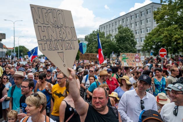 March and demonstration staged by group Million Moments for Democracy in front of the Czech Television in Prague, calling for dismissal of Culture Minister Oto Klempir (Motorists) and in support of public media, on June 21, 2026, Prague, Czech Republic. (CTKxPhoto OndrejxDeml) CTKPhotoP2026062104187  CTKPhotoP2026062104187