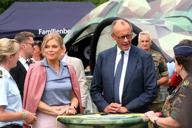 veteranentag berlin Berlin, 21.06.2026 Bundestagspräsidentin Julia Klöckner und Bundeskanzler Friedrich Merz beim Nationalen Veteranentag *** Veterans Day in Berlin, Berlin, June 21, 2026 Copyright: xMatthiasxGränzdörferx