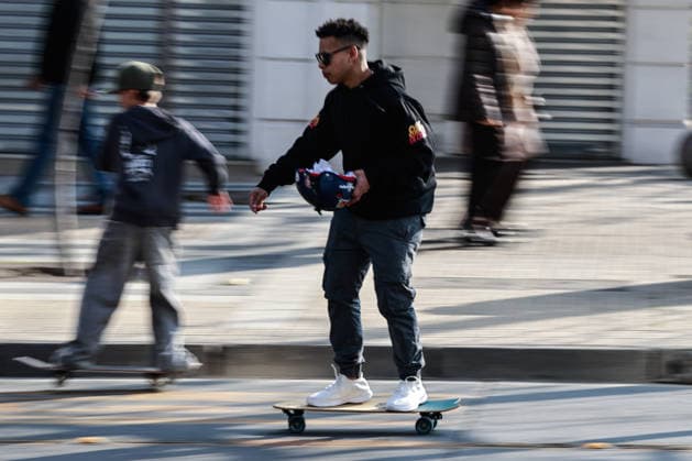 Santiago, June 21, 2026 Skaters of all ages and genders gather at the Escuela Militar Bridge to celebrate World Skateboarding Day and skate down Apoquindo Avenue in Las Condes. Diego Martin Aton Chile, Aton 1166804 jpeg,detected_source_language  Copyright: DIEGOxMARTIN ATONxCHILE