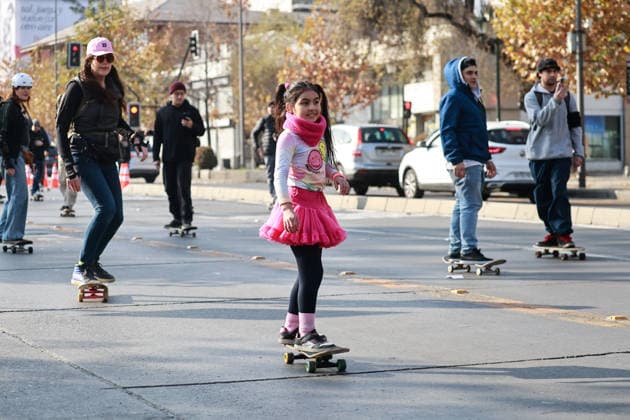 Santiago, June 21, 2026 Skaters of all ages and genders gather at the Escuela Militar Bridge to celebrate World Skateboarding Day and skate down Apoquindo Avenue in Las Condes. Diego Martin Aton Chile, Aton 1166813 jpeg,detected_source_language  Copyright: DIEGOxMARTIN ATONxCHILE