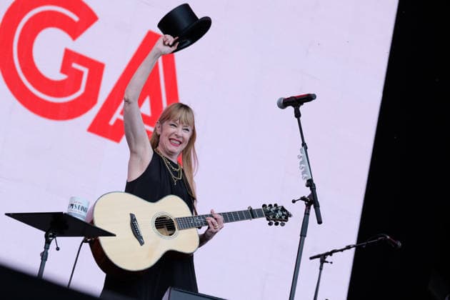 June 21, 2026, Newport, United Kingdom: American singer-songwriter Suzanne Nadine Vega known professionally as Suzanne Vega performing live at the Isle of Wight festival. Newport United Kingdom - ZUMAs197 20260621_aaa_s197_026 Copyright: xDawnxFletcher-Parkx