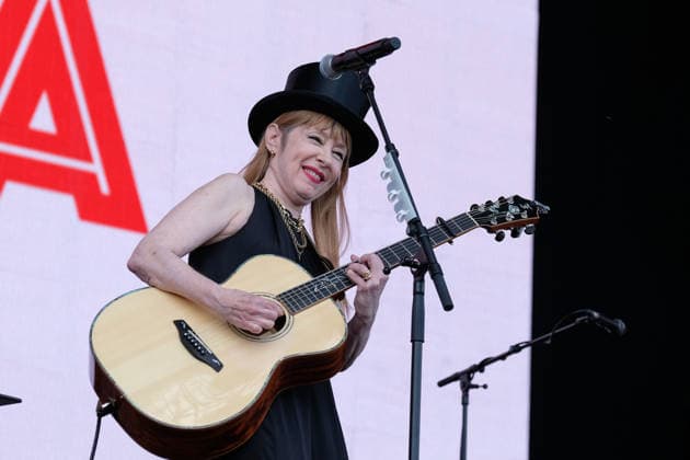 June 21, 2026, Newport, United Kingdom: American singer-songwriter Suzanne Nadine Vega known professionally as Suzanne Vega performing live at the Isle of Wight festival. Newport United Kingdom - ZUMAs197 20260621_aaa_s197_027 Copyright: xDawnxFletcher-Parkx
