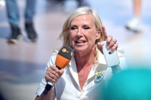 ZDF - Fernsehgarten. Fernsehmoderatorin Andrea Kiwi Kiewel während der ZDF - Unterhaltungsshow Fernsehgarten am 21.06.2026 in Mainz. 20260621MWI128955 *** ZDF Fernsehgarten