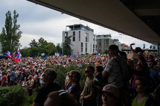 March and demonstration staged by group Million Moments for Democracy in front of the Czech Television in Prague, calling for dismissal of Culture Minister Oto Klempir (Motorists) and in support of public media, on June 21, 2026, Prague, Czech Republic. (CTKxPhoto OndrejxDeml) CTKPhotoP2026062104597  CTKPhotoP2026062104597