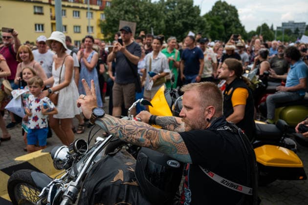 March and demonstration staged by group Million Moments for Democracy in front of the Czech Television in Prague, calling for dismissal of Culture Minister Oto Klempir (Motorists) and in support of public media, on June 21, 2026, Prague, Czech Republic. (CTKxPhoto OndrejxDeml) CTKPhotoP2026062104600  CTKPhotoP2026062104600