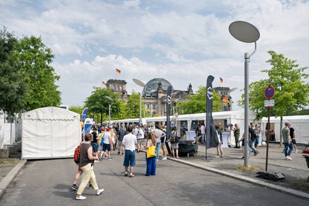 Berlin,21.06.2026,Nationaler Veteranentag im Regierungsviertel. *** Berlin, June 21, 2026, National Veterans Day in the Government District,detected_source_language