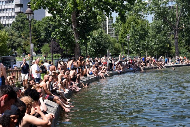RECORD DATE NOT STATED Music Festival Amid Heatwave In Paris Music Festival 2026 in the Canal Saint-Martin, amid a heatwave in Paris, 40°C expected towards temperature records in France on June 21, 2026. Meteo France has triggered a red heat wave alert in 35 departments. Photo by Alain Apaydin ABACAPRESS  Copyright: xApaydinxAlain ABACAx