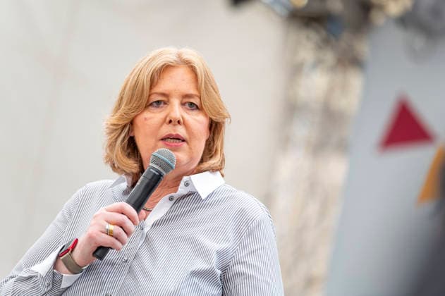 Bärbel Bas EUR, Deutschland, Berlin, 21.06.2026: Bärbel Bas (SPD), Bundesministerin für Arbeit und Soziales am Tag der offenen Tür im BMAS - Mitreden.Mit Bas im Bürger*innendialog. *** Bärbel Bas (EUR), Germany, Berlin, June 21, 2026 Bärbel Bas (SPD), Federal Minister of Labor and Social Affairs, at the Open House at the Federal Ministry of Labor and Social Affairs (BMAS) Have Your Say with Bas in the Citizens’ Dialogue,detected_source_language