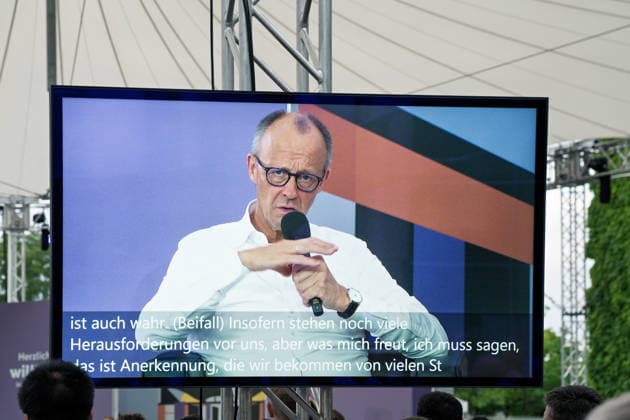 Berlin, 21.06.2026 Tag der offenen Tür der Bundesregierung im Bundeskanzleramt. Bundeskanzler Friedrich Merz steht auf der Bühne und stellt sich den Fragen des Publikums. *** Berlin, June 21, 2026