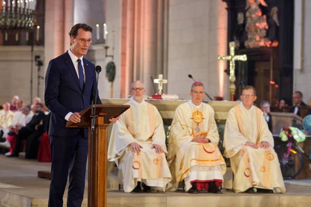 Der katholische Theologe Heiner Wilmer wird im Muensteraner Dom offiziell als 77. Bischof von Muenster in sein Amt eingefuehrt (Foto vom 21.06.2026, im Bild: Hendrik Wuest, Ministerpraesident des Landes Nordrhein-Westfalen, spricht ein Grusswort). Er folgt an der Spitze des mitgliederstaerksten deutschen Bistums mit rund 1,6 Millionen Katholiken auf Felix Genn. Dieser war im Maerz 2025 mit 75 Jahren aus Altersgruenden als Muensteraner Bischof zurueckgetreten. Wilmer war bislang Bischof von Hildesheim. Seit Ende Februar ist der 65-Jaehrige auch Vorsitzender der katholischen Deutschen Bischofskonferenz. (Siehe epd-Meldung vom 21.06.2026) EDITORIAL USE ONLY *** Catholic theologian Heiner Wilmer is officially installed as the 77th Bishop of Mün Copyright: epd-bild DetlefxHeese epd-Amtseinfuehrung_Wilmer7