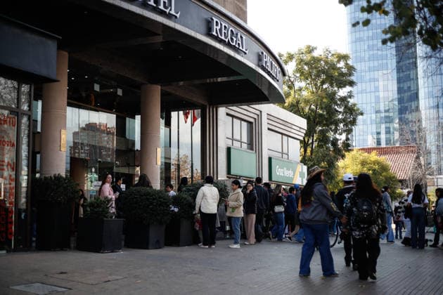 Santiago, June 21, 2026 Colombian citizens living in Chile arrive at the Regal Pacific Hotel in Las Condes to vote in the second round of Colombias presidential election. Diego Martin Aton, Chile, Aton 1166846 jpeg,detected_source_language  Copyright: DiegoxMartin