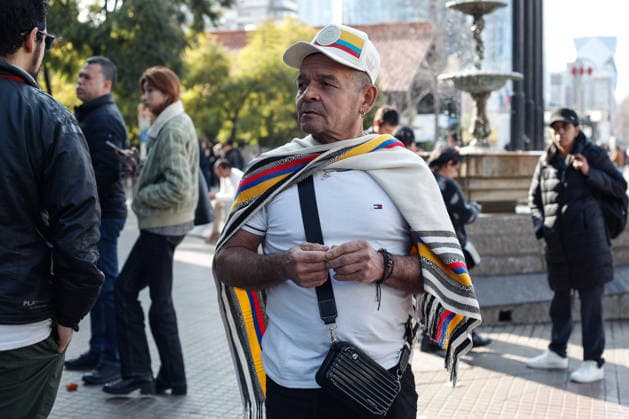 Santiago, June 21, 2026 Colombian citizens living in Chile arrive at the Regal Pacific Hotel in Las Condes to vote in the second round of Colombia’s presidential election. Diego Martin Aton, Chile, Aton 1166828 jpeg,detected_source_language  Copyright: DiegoxMartin