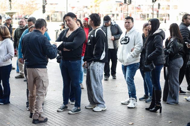 Santiago, June 21, 2026 Colombian citizens living in Chile arrive at the Regal Pacific Hotel in Las Condes to vote in the second round of Colombia’s presidential election. Diego Martin Aton, Chile, Aton 1166830 jpeg,detected_source_language  Copyright: DiegoxMartin