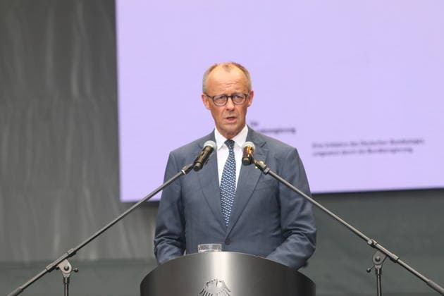 Bundeskanzler Friedrich Merz (CDU) spricht bei der Festveranstaltung zum 2. Nationalen Veteranentag. Deutschland feiert den 2. Nationalen Veteranentag mit einer großen Festveranstaltung rund um das Reichstagsgebäude.. Berlin, 21.06.2026 *** Chancellor Friedrich Merz of the CDU speaks at the ceremony marking the 2nd National Veterans Day. Germany celebrates the 2nd National Veterans Day with a large ceremony around the Reichstag building in Berlin, June 21, 2026,detected_source_language Copyright: xAgenturxMatthiasxWehnertx xM.xGränzdörferx