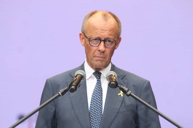 Bundeskanzler Friedrich Merz (CDU) spricht bei der Festveranstaltung zum 2. Nationalen Veteranentag. Deutschland feiert den 2. Nationalen Veteranentag mit einer großen Festveranstaltung rund um das Reichstagsgebäude.. Berlin, 21.06.2026 *** Chancellor Friedrich Merz of the CDU speaks at the ceremony marking the 2nd National Veterans Day. Germany celebrates the 2nd National Veterans Day with a large ceremony around the Reichstag building in Berlin, June 21, 2026,detected_source_language Copyright: xAgenturxMatthiasxWehnertx xM.xGränzdörferx