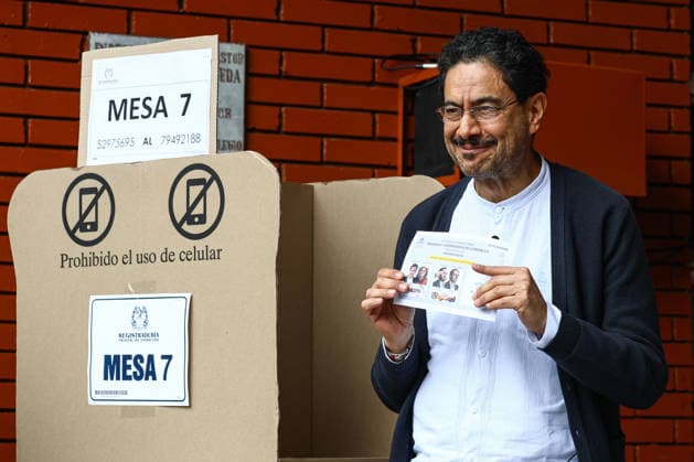 Candidate Ivan Cepeda casts his vote in Bogota BOGOTA, COLOMBIA - JUNE 21: Presidential candidate Ivan Cepeda, of the Historic Pact party, casts his vote in the presidential elections held in Bogota, Colombia, on Sunday, June 21, 2026. Lucas Aguayo Araos Anadolu Bogota Colombia. Editorial use only. Please get in touch for any other usage.  Copyright: x2026xAnadoluxLucasxAguayoxAraosx