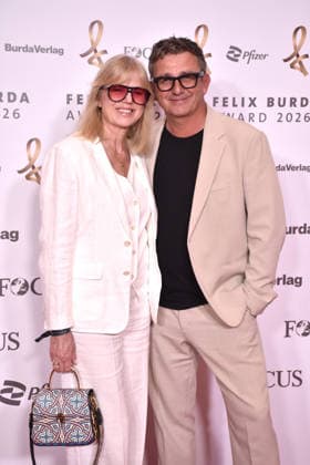 Hans Sigl und seine Ehefrau Susanne Kemmler beim Felix Burda Award am 21.06.2026 im Axika in Berlin Hans Sigl and his wife Susanne Kemmler attend the Felix Burda Award ceremony on June 21, 2026 at the Axika in Berlin, Germany Felix Burda Award in Berlin *** Hans Sigl and his wife Susanne Kemmler at the Felix Burda Award ceremony on June 21, 2026, at the Axika in Berlin Hans Sigl and his wife Susanne Kemmler attend the Felix Burda Award ceremony on June 21, 2026 at the Axika in Berlin, Germany Felix Burda Award in Berlin,detected_source_language 