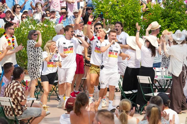 ZDF-Fernsehgarten 2026. Lorenz Büffel, Mia Julia und Malle Anja im ZDF Fernsehgarten mit dem Motto Discofox am 21.06.2026 in Mainz. Mainz ZDF Fernsehgarten Rheinland-Pfalz *** ZDF Fernsehgarten 2026