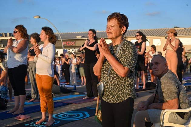 June 21, 2026, Tel-Aviv, Tel-Aviv, Israel: Hundreds of participants practice yoga during International Yoga Day at the Tel Aviv Port in Tel Aviv, joining an open public session featuring 108 Sun Salutations (Surya Namaskar), a traditional sequence symbolizing mindfulness, endurance and gratitude. Tel-Aviv Israel - ZUMAp227 20260621_zip_p227_008 Copyright: xPaulinaxPatimerx