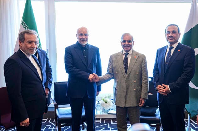 Zurich Switzerland Iran-US Talks Iranian parliament speaker Mohammad Bagher Ghalibaf (2nd L) shakes hands with Pakistan s Prime Minister Shehbaz Sharif (2nd R) during a meeting in Zurich, Switzerland, on June 21, 2026. The meeting takes place on the sidelines of Iran-US talks aimed at easing tensions between Tehran and Washington, with Pakistan and Qatar involved in mediation efforts. Zurich Zurich Switzerland Copyright: xHamedxMalekpourx