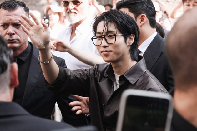 IPA85925254 - Milan, Milan Fashion Week Menswear Spring Summer 2027 - Men s Fashion, Spring Summer 2027 - Tod s Presentation - Guests arrive. Pictured: HAN (singer and rapper, member of the South Korean boy band Stray Kids)  Copyright: xAlessandroxBremecx xx 85925254