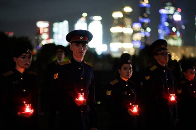 RUSSIA, MOSCOW - JUNE 21, 2026: People take part in an event titled Candle of Remembrance at Victory Museum. The event commemorates the 85th anniversary of Nazi Germany s invasion of the Soviet Union in WWII. Mikhail Tereshchenko TASS  94121400