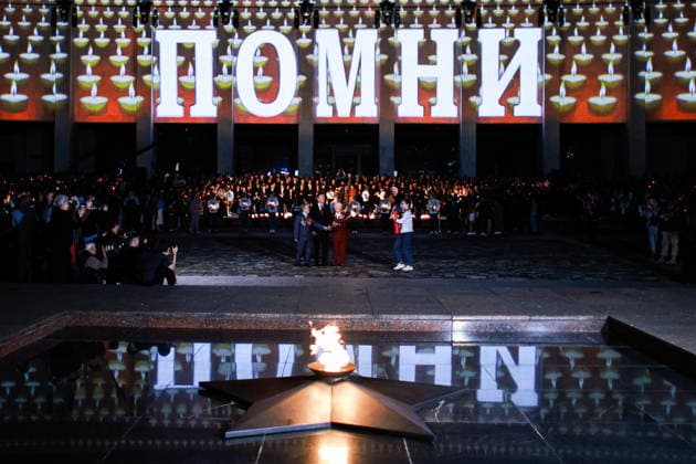 RUSSIA, MOSCOW - JUNE 21, 2026: People take part in an event titled Candle of Remembrance at Victory Museum. The event commemorates the 85th anniversary of Nazi Germany s invasion of the Soviet Union in WWII. Mikhail Tereshchenko TASS  94122007