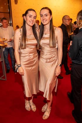 ABB BURDA- Leonie Klassen und Sophie Klassen zu Gast auf der Aftershow Party bei dem Felix Burda Award in der KAXICA am Brandenburger Tor am 21.06.2026 in Berlin Berlin Deutschland *** ABB BURDAs Leonie Klassen and Sophie Klassen attended the after-show party for the Felix Burda Award at KAXICA near the Brandenburg Gate on June 21, 2026, in Berlin, Germany,detected_source_language