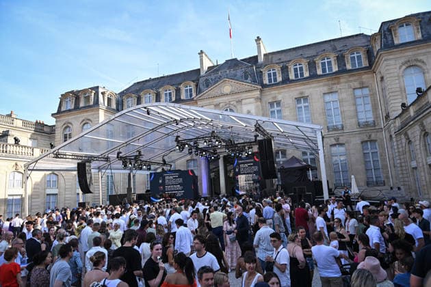 Attendees arrive before French President Emmanuel Macron and First Lady Brigitte Macron’s speech at the annual Fête de la Musique event at the Élysée Palace in Paris on June 21, 2026. Firas Abdullah, Pool Bestimage, Paris, France,detected_source_language  Copyright: xFirasxAbdullahx xPoolx xBestimagexFirasxAbdullahx xPoolx xBestimagex