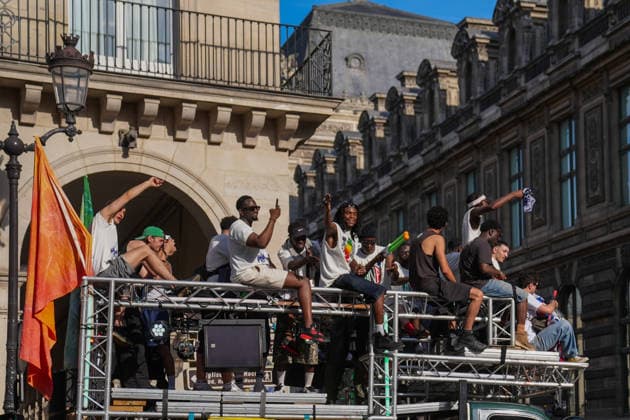 Fete De La Musique in Paris PARIS, FRANCE - JUNE 21: People attend concerts and celebrations during the annual Fete de la Musique (Music Festival) in Paris, France, on June 21, 2026. Parks, squares and historic streets across the French capital were transformed into open-air concert venues as residents and tourists gathered to enjoy live music throughout the day. Omer Taha Cetin Anadolu Paris France. Editorial use only. Please get in touch for any other usage.  Copyright: x2026xAnadoluxOmerxTahaxCetinx