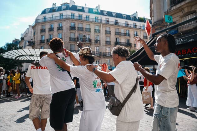 Fete De La Musique in Paris PARIS, FRANCE - JUNE 21: People attend concerts and celebrations during the annual Fete de la Musique (Music Festival) in Paris, France, on June 21, 2026. Parks, squares and historic streets across the French capital were transformed into open-air concert venues as residents and tourists gathered to enjoy live music throughout the day. Omer Taha Cetin Anadolu Paris France. Editorial use only. Please get in touch for any other usage.  Copyright: x2026xAnadoluxOmerxTahaxCetinx