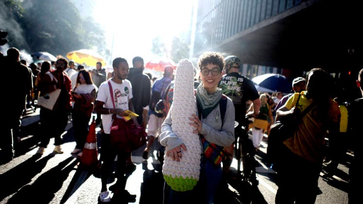 Annual March In Sao Paulo To Support The Decriminalization Of Marijuana Brazil, São Paulo - June 21, 2026: People participate in the 2026 Marijuana March in Sao Paulo, Brazil, on June 21, 2026. Under the slogan The climate is tense! Reparations, Rights, and Freedom, the march denounces the impact of the war on drugs on the most vulnerable and calls for the legalization of cannabis São Paulo Sao Paulo Brazil Copyright: xCrisxFagax