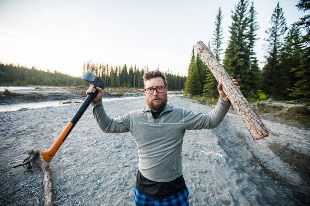Funny bearded man holds up axe and log Canal Flats, British Columbia, Canada CR_JDIP260620C4-2054947-01 ,model released, Symbolfoto