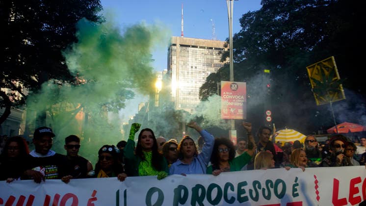 Annual March In Sao Paulo To Support The Decriminalization Of Marijuana Brazil, São Paulo - June 21, 2026: People participate in the 2026 Marijuana March in Sao Paulo, Brazil, on June 21, 2026. Under the slogan The climate is tense! Reparations, Rights, and Freedom, the march denounces the impact of the war on drugs on the most vulnerable and calls for the legalization of cannabis São Paulo Sao Paulo Brazil Copyright: xCrisxFagax