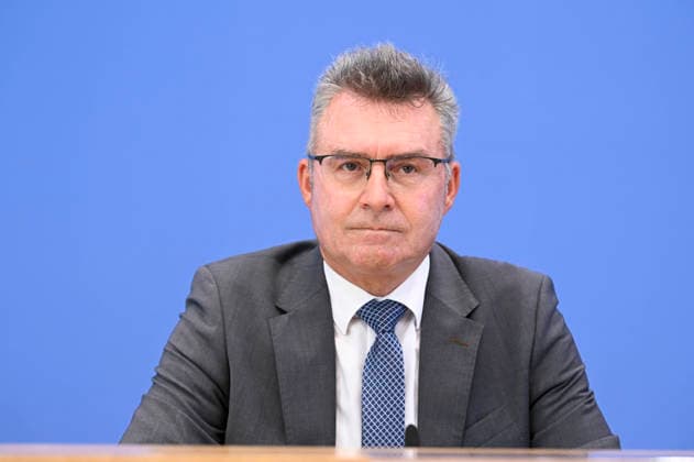 ABB BPK- Dr.Achim Brötel Broetel Praesident des Deutschen Landkreistages (DLT) bei der Veroeffentlichung des Berichts Kommunalfinanzen im freien Fall Forderungen der kommunalen Spitzenverbaende an Bund und Laender auf der BPK Bundespressekonferenz am 22.06.2026 in Berlin Berlin Deutschland *** ABB BPK Dr. Achim Brötel Broetel, President of the German Association of Counties (DLT), at the release of the report Municipal Finances in Free Fall