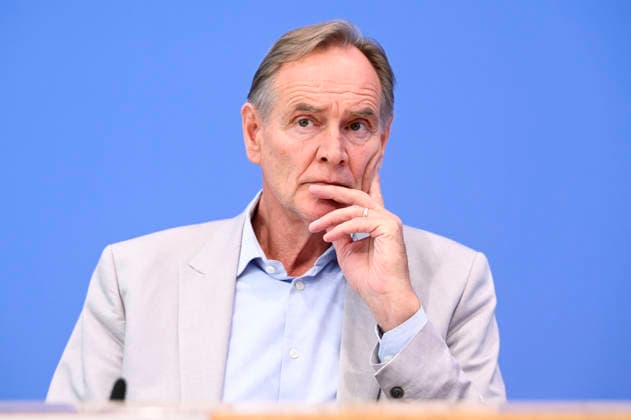 ABB BPK- Burkhard Jung, Praesident des Deutschen Staedtetages (DST) Leipziger Oberbuergermeister bei der Veroeffentlichung des Berichts Kommunalfinanzen im freien Fall Forderungen der kommunalen Spitzenverbaende an Bund und Laender auf der BPK Bundespressekonferenz am 22.06.2026 in Berlin Berlin Deutschland *** ABB BPK Burkhard Jung, President of the German Association of Cities (DST) and Mayor of Leipzig, at the release of the report Municipal Finances in Free Fall