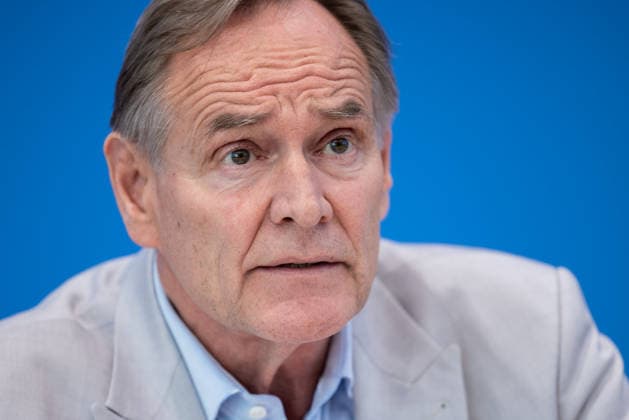 Kommunalfinanzen im freien Fall Forderungen der kommunalen Spitzenverbände an Bund und Länder. Deutschland, Berlin am 22. Juni 2026 Die kommunalen Spitzenverbände machen auf die dramatische Finanzlage der Städte und Gemeinden aufmerksam und fordern von Bund und Ländern entschlossenes Handeln. Burkhard Jung, Präsident des Deutschen Städtetages (DST) *** Local Government Finances in Free Fall