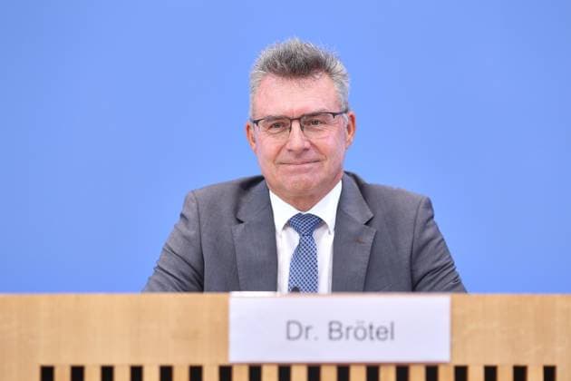 Berlin, Deutschland, 22.06.2026: Bundespressekonferenz: Kommunalfinanzen im freien Fall ? Forderungen der kommunalen Spitzenverbände an Bund und Länder: Achim Brötel, Präsident des Deutschen Landkreistages (DLT) *** Berlin, Germany, June 22, 2026 Federal Press Conference Copyright: xdtsxNachrichtenagenturx dts_124339