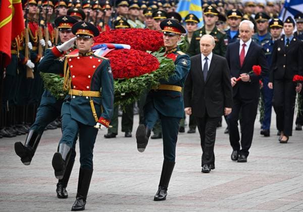 Russia Putin WWII Memory and Sorrow Day 9193330 22.06.2026 Russian President Vladimir Putin attends a wreath-laying ceremony at the Tomb of the Unknown Soldier by the Kremlin wall on the Day of Memory and Sorrow, marking the 85th anniversary of the Nazi German invasion of the Soviet Union during the World War Two, in Moscow, Russia. Alexey Filippov Sputnik Moscow Russia  Copyright: xAlexeyxFilippovx