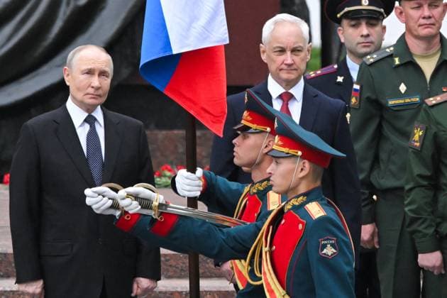 Russia Putin WWII Memory and Sorrow Day 9193354 22.06.2026 Russian President Vladimir Putin and Defence Minister Andrei Belousov, second left, attend a wreath-laying ceremony at the Tomb of the Unknown Soldier by the Kremlin wall on the Day of Memory and Sorrow, marking the 85th anniversary of the Nazi German invasion of the Soviet Union during the World War Two, in Moscow, Russia. Sergey Guneev Sputnik Moscow Russia  Copyright: xSergeyxGuneevx