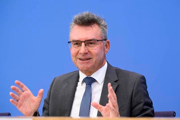 ABB BPK- Dr.Achim Brötel Broetel Praesident des Deutschen Landkreistages (DLT) bei der Veroeffentlichung des Berichts Kommunalfinanzen im freien Fall Forderungen der kommunalen Spitzenverbaende an Bund und Laender auf der BPK Bundespressekonferenz am 22.06.2026 in Berlin Berlin Deutschland *** ABB BPK Dr. Achim Brötel Broetel, President of the German Association of Counties (DLT), at the release of the report Municipal Finances in Free Fall