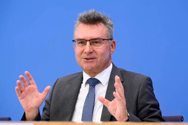 ABB BPK- Dr.Achim Brötel Broetel Praesident des Deutschen Landkreistages (DLT) bei der Veroeffentlichung des Berichts Kommunalfinanzen im freien Fall Forderungen der kommunalen Spitzenverbaende an Bund und Laender auf der BPK Bundespressekonferenz am 22.06.2026 in Berlin Berlin Deutschland *** ABB BPK Dr. Achim Brötel Broetel, President of the German Association of Counties (DLT), at the release of the report Municipal Finances in Free Fall