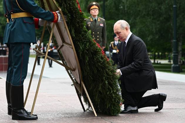 Russia Putin WWII Memory and Sorrow Day 9193360 22.06.2026 Russian President Vladimir Putin attends a wreath-laying ceremony at the Tomb of the Unknown Soldier by the Kremlin wall on the Day of Memory and Sorrow, marking the 85th anniversary of the Nazi German invasion of the Soviet Union during the World War Two, in Moscow, Russia. Alexey Filippov Sputnik Moscow Russia  Copyright: xAlexeyxFilippovx