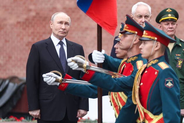 RUSSIA, MOSCOW - JUNE 22, 2026: Russia s President Vladimir Putin attends a ceremony to lay flowers at the Tomb of the Unknown Soldier in Alexander Garden on the Day of Remembrance and Sorrow to commemorate the 85th anniversary of Nazi Germany s invasion of the Soviet Union in WWII. Sergei Fadeichev TASS  94132944